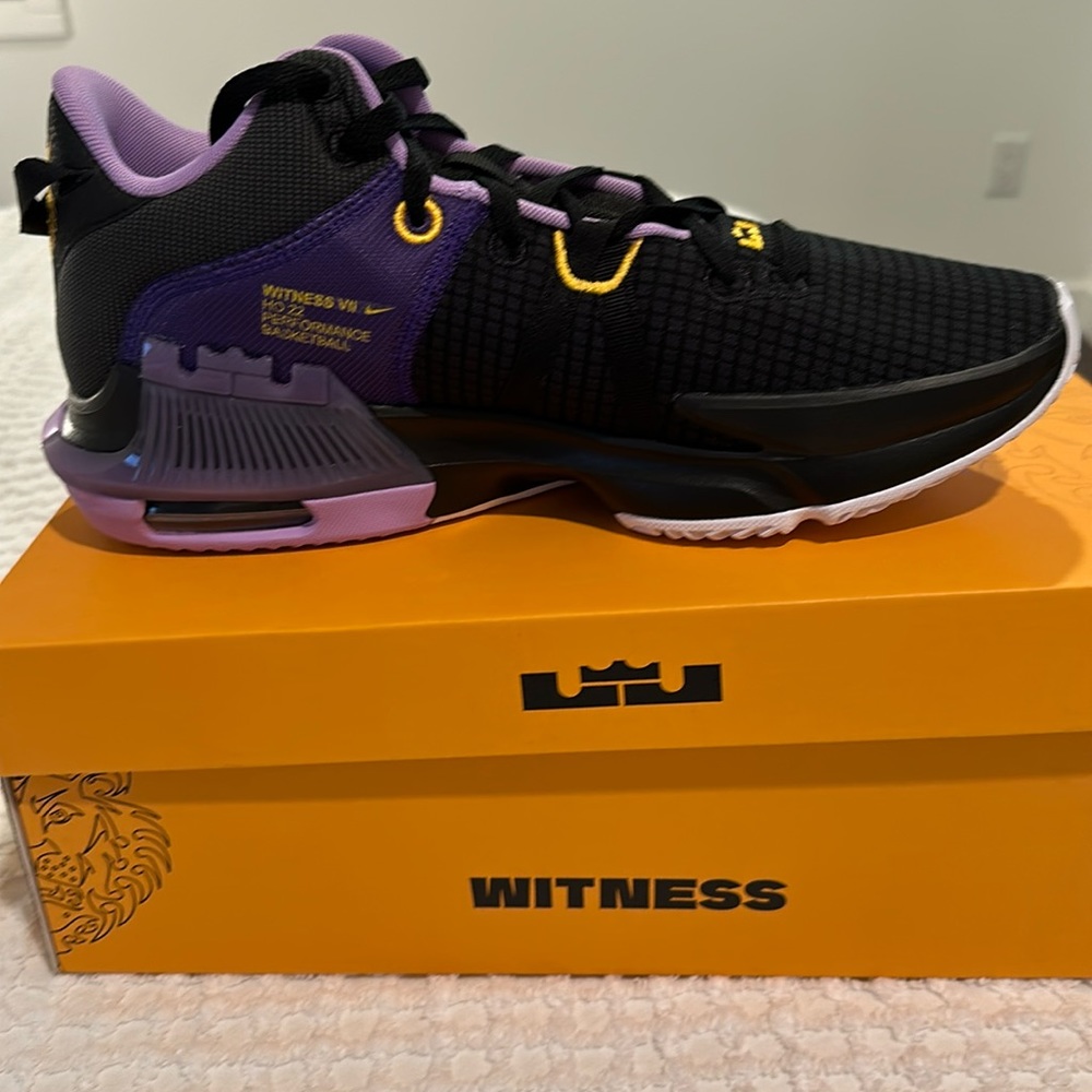 Nike - lebron witness VII